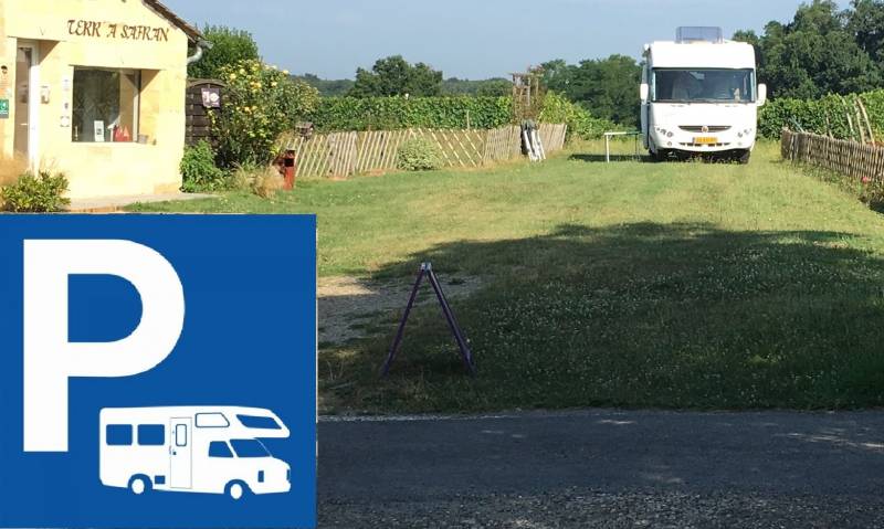Accueil camping-car sur l'exploitation à Nérigean, proche Bordeaux